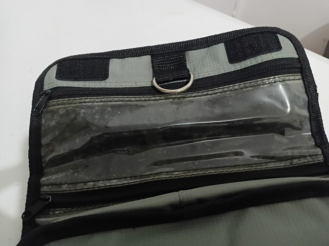 Cosmetic Bag (Category: Purses & Pouches) located in Davao. Submitted by all_below_900 (Listing ID 1462610589, Image 2). Description: - Note: All zippers are working. Bought at National Bookstore. .