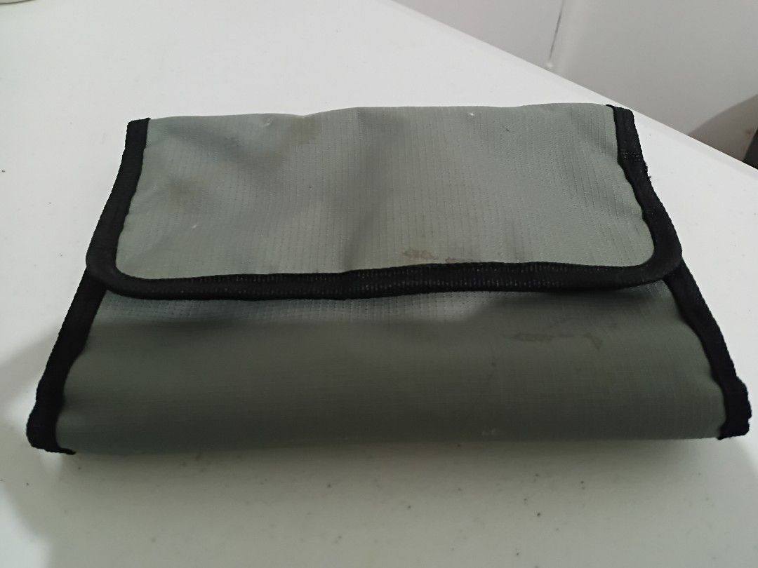 Cosmetic Bag (Category: Purses & Pouches) located in Davao. Submitted by all_below_900 (Listing ID 1462610589, Image 1). Description: - Note: All zippers are working. Bought at National Bookstore. .