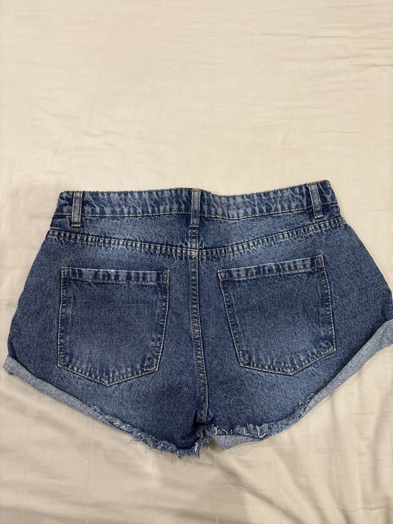 Cotton On Denim Shorts (Category: Shorts) located in Paranaque City. Submitted by kaescloset.18 (Listing ID 1462561555, Image 2). Description: Size: EU 38.
