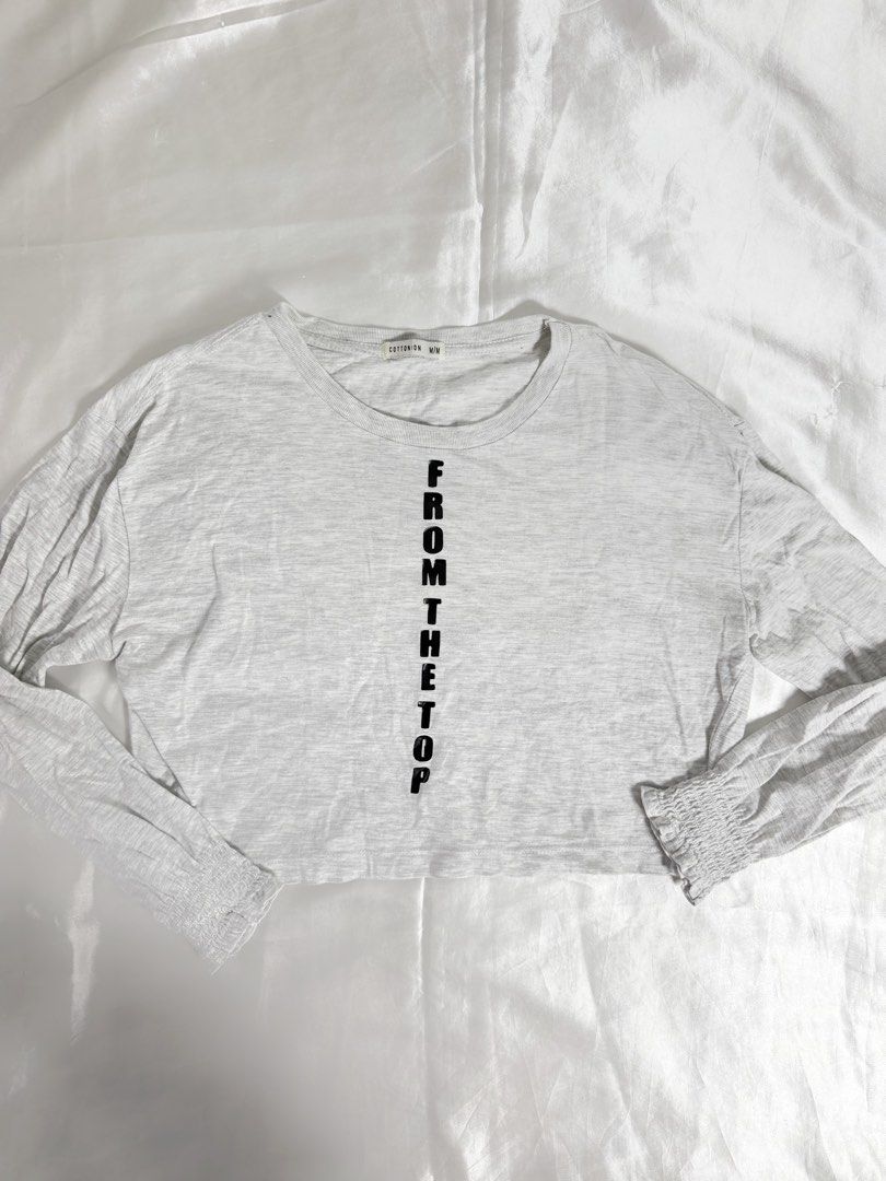 COTTON: ON grey cropped sweater (Category: Longsleeves) located in Bulacan. Submitted by byppishh__ (Listing ID 1462615544, Image 2). Description: Size: M Like new, in excellent condition Customized printed Used once 🔖180 .