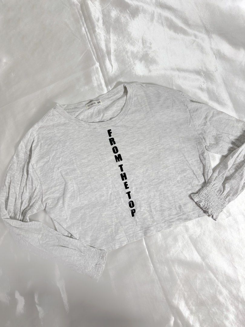 COTTON: ON grey cropped sweater (Category: Longsleeves) located in Bulacan. Submitted by byppishh__ (Listing ID 1462615544, Image 1). Description: Size: M Like new, in excellent condition Customized printed Used once 🔖180 .