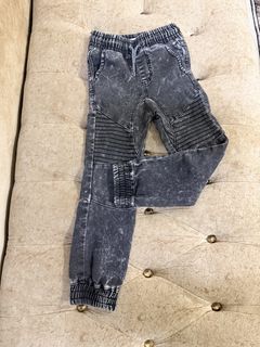 (Category: ) located in . Submitted by getintoelcloset (Listing ID 1462459219, Image 1). Description: .