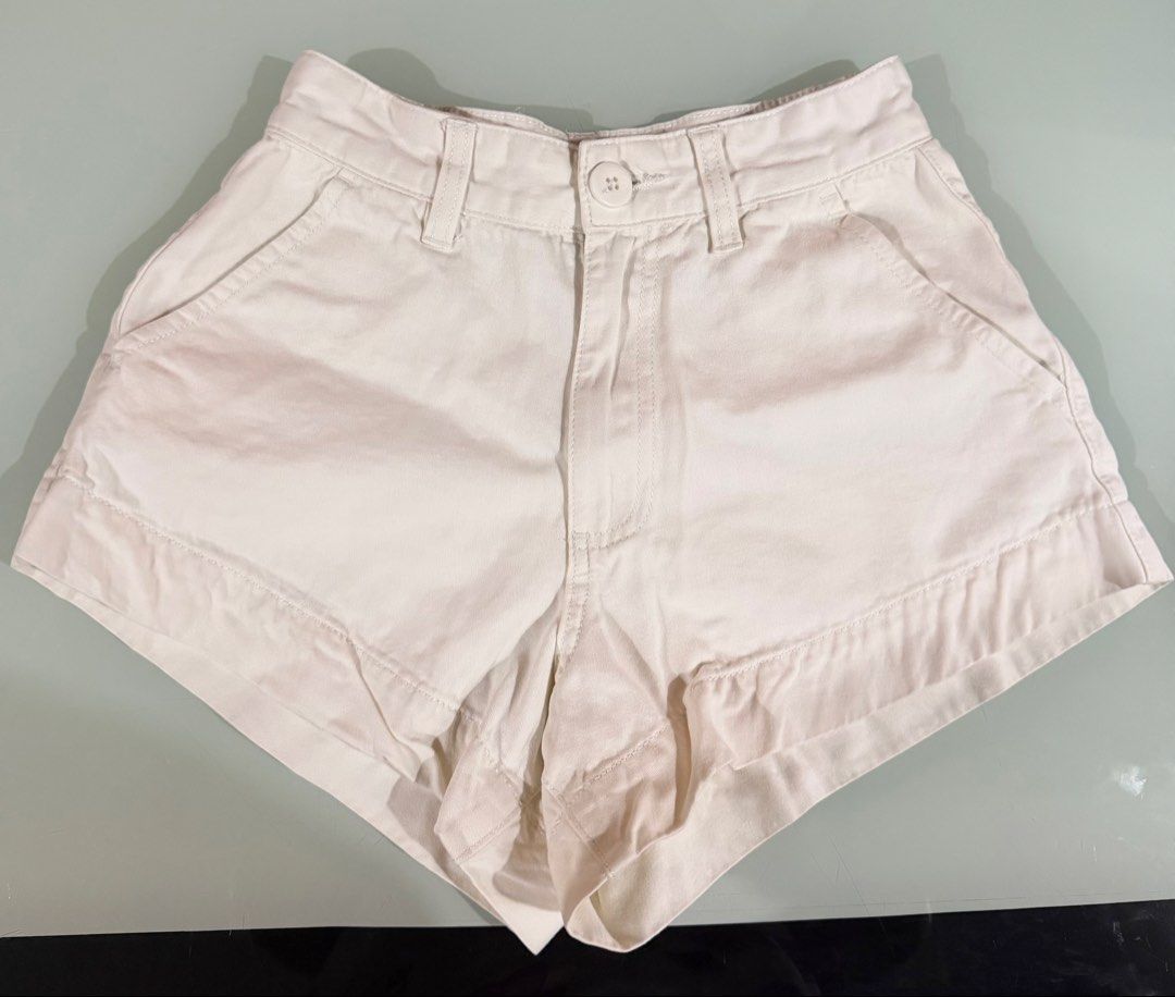 Cotton On White Parker Shorts (Category: Shorts) located in Valenzuela. Submitted by rachmcadams (Listing ID 1462515289, Image 1). Description: • 100% original (mall bought) • 9/10 condition, still crisp white • No issues, just need ironing • Fits XS-S RFS: Decluttering What you see is what you get! .