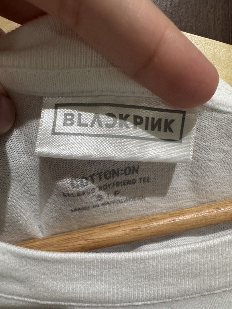 Cotton On X Blackpink white oversized tshirt (Category: Shirts) located in Valenzuela. Submitted by shop.spark.joy (Listing ID 1462665075, Image 3). Description: L- 26 in W- 23 in.