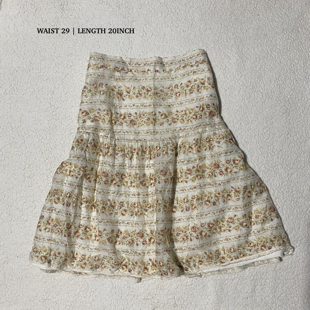 Craig y2k skirt (Category: Skirts) located in Malaybalay. Submitted by thriftfindsbyshei (Listing ID 1462567731, Image 1). Description: -Open for bid- ✧ mine: 80 ✧ steal: 100 ♡ Lock: 150 (au)🧚‍♀️ EOB: September 19 | 6:00PM —need wash.