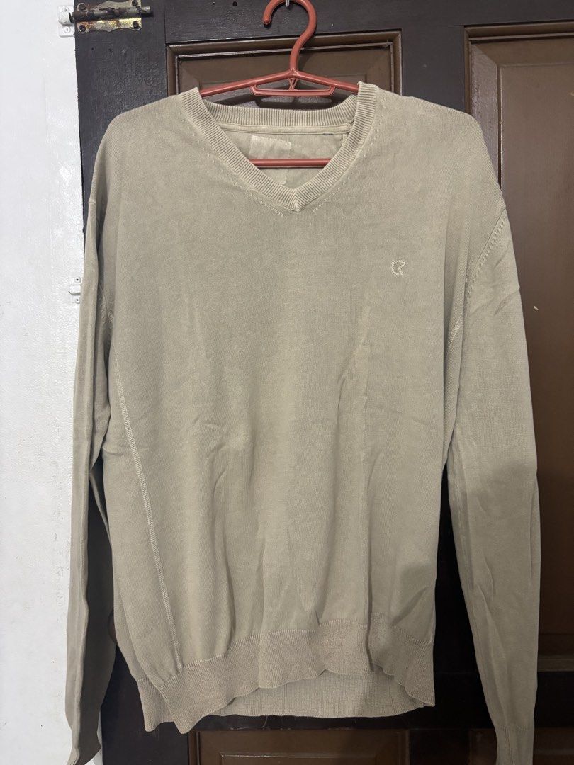 CREAM SWEATSHIRT (Category: Coats, Jackets and Outerwear) located in San Fernando. Submitted by astrid_07 (Listing ID 1462623006, Image 1). Description: CREAM SWEATSHIRT MANIPIS LANG SIYA GOOD FOR SIZE LARGE 250 + SF.