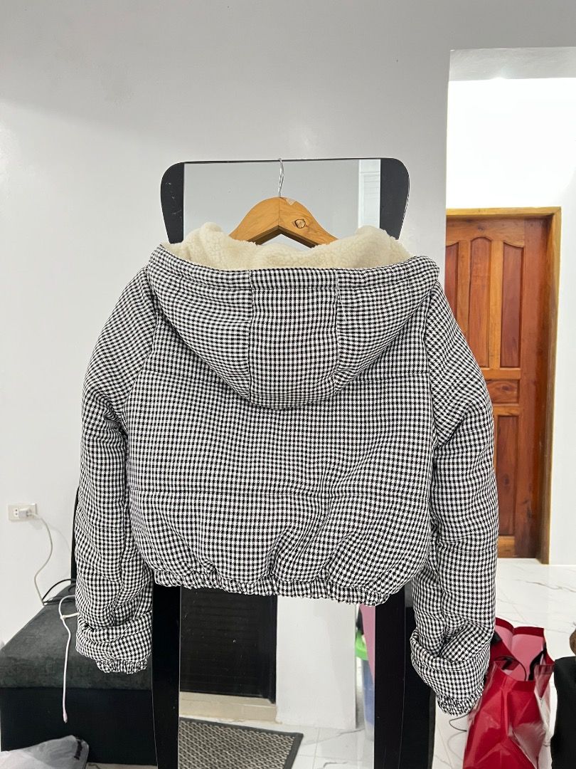 Cropped Princess polly jacket ❤️ (Category: Coats, Jackets and Outerwear) located in Baguio. Submitted by pureearth.5f1c08 (Listing ID 1462530263, Image 3). Description: Xs-Small. Super High quality .