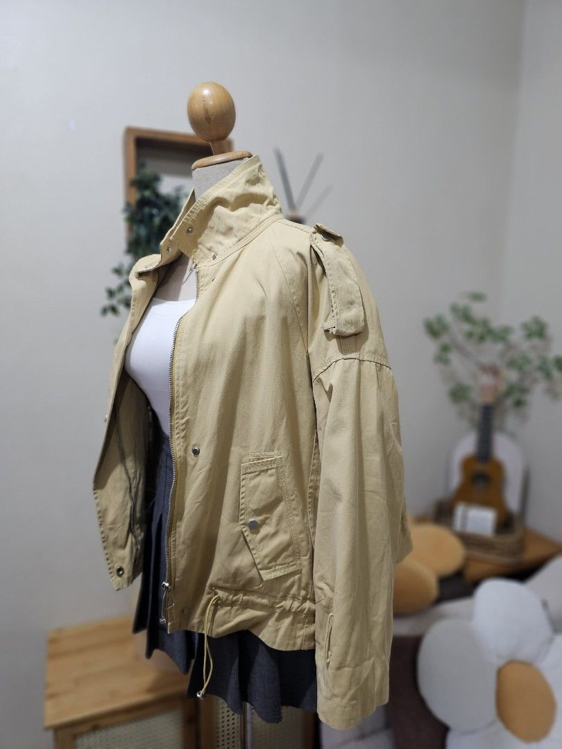 Cropped safari Jacket (Category: Coats, Jackets and Outerwear) located in Pasig City. Submitted by geesbox (Listing ID 1462460777, Image 3). Description: .