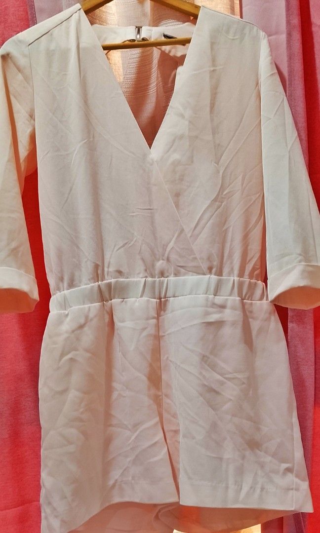 Cut tag topshop romper light orange (Category: Jumpsuits) located in Cabanatuan. Submitted by miss.maia (Listing ID 1462524724, Image 2). Description: Cut tag topshop romper light orange size Large.