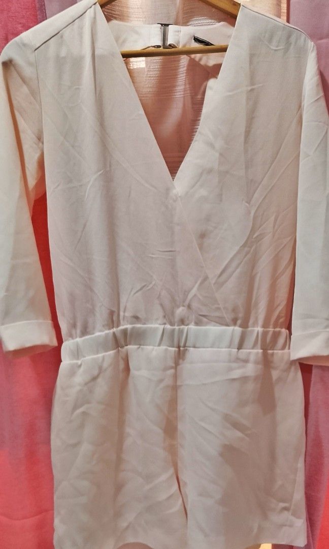 Cut tag topshop romper light orange (Category: Jumpsuits) located in Cabanatuan. Submitted by miss.maia (Listing ID 1462524724, Image 3). Description: Cut tag topshop romper light orange size Large.