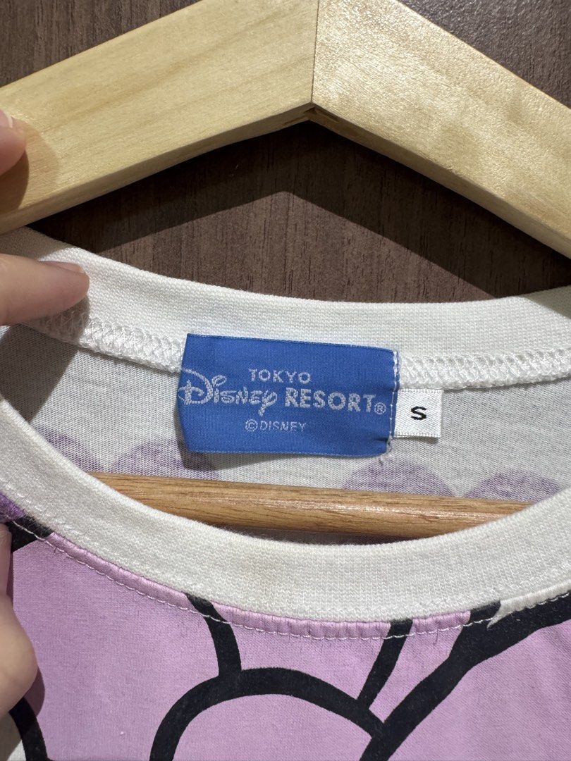 Daisy Duck Tokyo Disney Resort tshirt (Category: Shirts) located in Valenzuela. Submitted by shop.spark.joy (Listing ID 1462666437, Image 3). Description: L- 25 in W- 18 in.