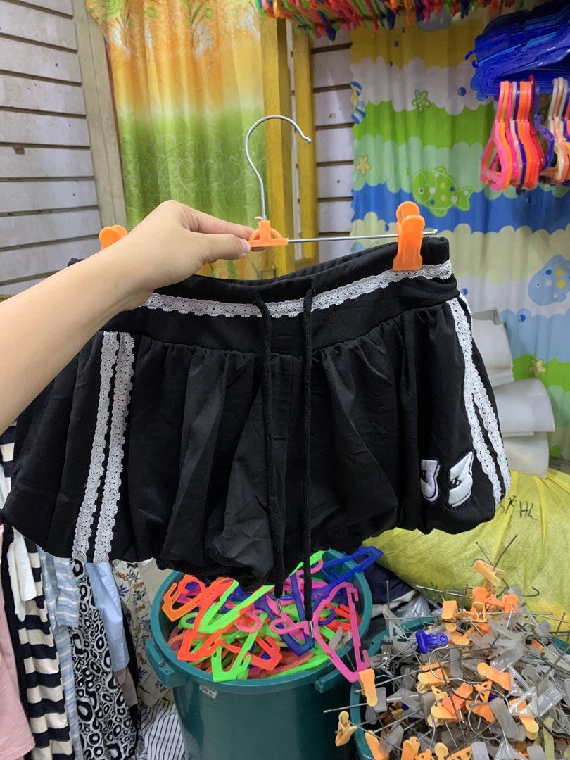 Dark Coquette Balloon Shorts (Category: Shorts) located in Kabankalan. Submitted by leans_closet (Listing ID 1462610142, Image 1). Description: .