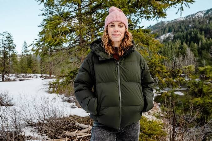 Dark Green Hooded Puffer Jacket (Category: Coats, Jackets and Outerwear) located in Lucena. Submitted by silvershark.1fa28c (Listing ID 1462445330, Image 3). Description: - Used once in Mt. Pulag - Super warm puffer jacket - Dark green color - Features a hood - Front pockets - Perfect for cold weather - Cozy and stylish design - Ideal for everyday wear.