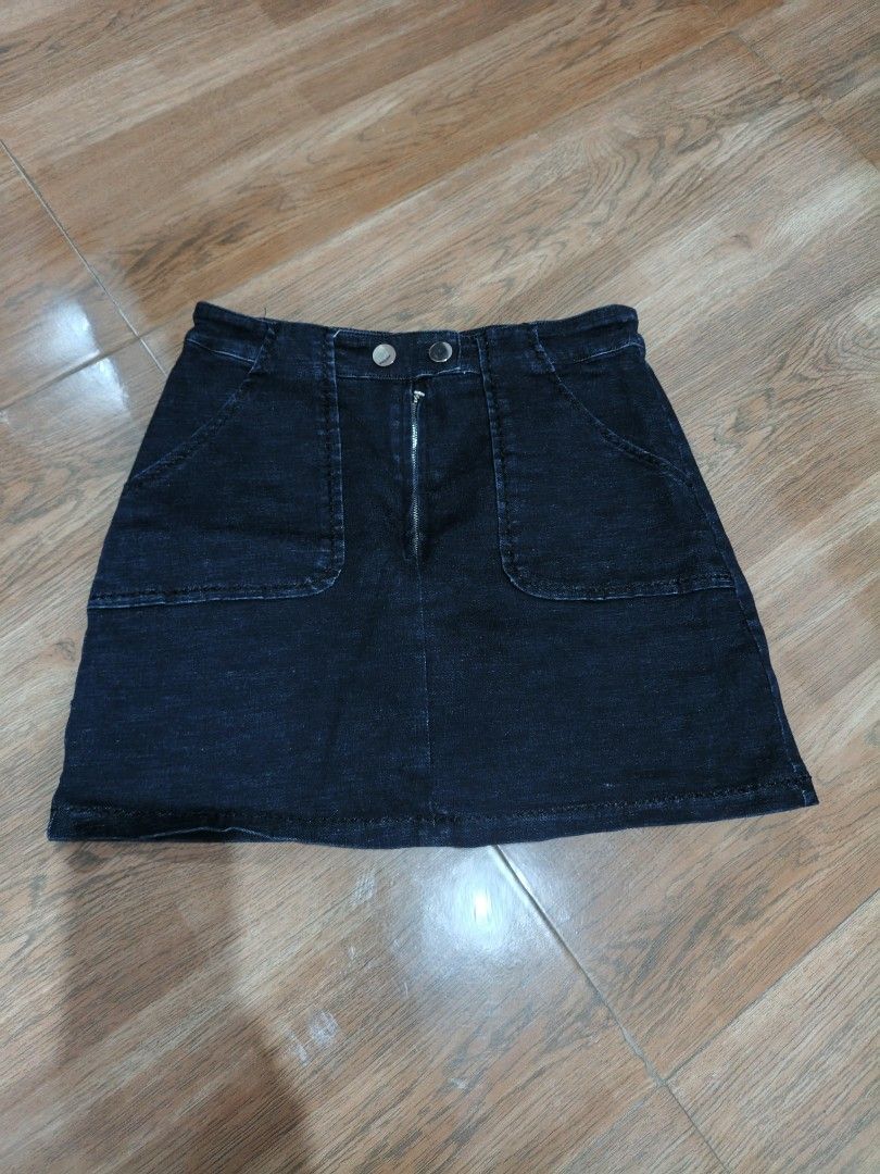 Dark Wash Denim Mini Skirt with Zip Front (Category: Skirts) located in Valenzuela. Submitted by emotika (Listing ID 1462455130, Image 1). Description: - Dark wash denim mini skirt - Zip-up front with two button closures - Two front pockets with stitching detail - Flattering A-line silhouette - Ideal for everyday casual wear - strechable wl 26-29.