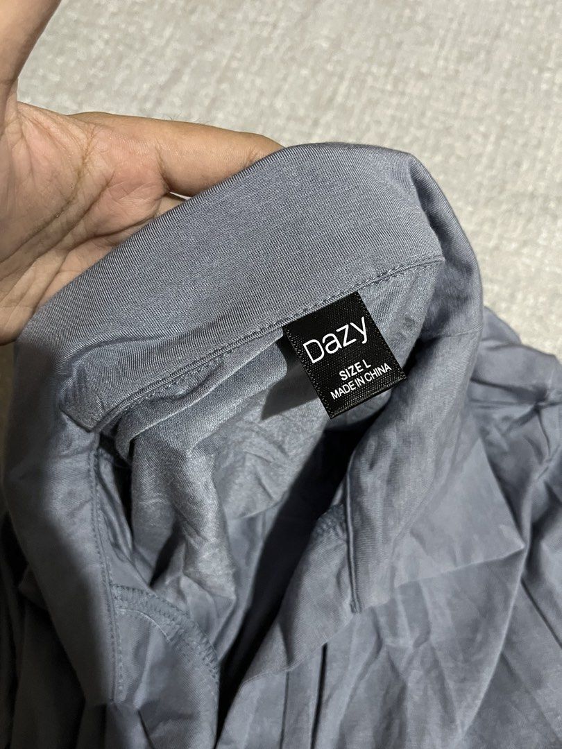 DAZY Grey Collared V-Neck Short Sleeve Top Size L (Category: Blouses) located in Manila. Submitted by az0r_ (Listing ID 1462502414, Image 3). Description: - Brand: DAZY - Color: Grey - Neckline: Collared V-neck - Sleeves: Short sleeves - Size: L - Origin: Made in China - Style: Simple and versatile.
