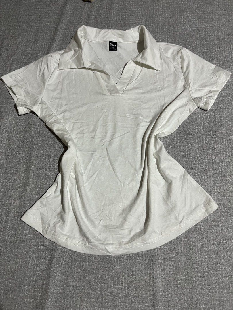DAZY White Collared V-Neck Short Sleeve Top Size L (Category: Blouses) located in Manila. Submitted by az0r_ (Listing ID 1462502225, Image 1). Description: - White DAZY top - Collared with V-neck - Short sleeves - Size L - Made in China - Comfortable for everyday and casual wear.