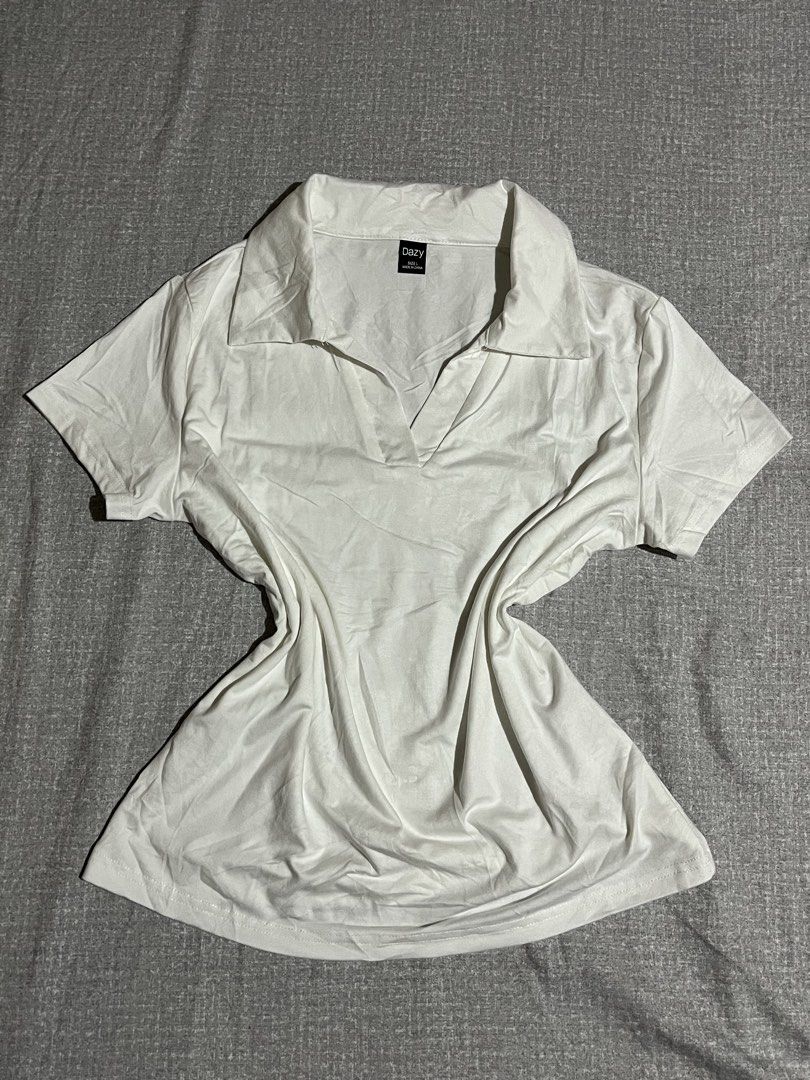 DAZY White Collared V-Neck Short Sleeve Top Size L (Category: Blouses) located in Manila. Submitted by az0r_ (Listing ID 1462502225, Image 3). Description: - White DAZY top - Collared with V-neck - Short sleeves - Size L - Made in China - Comfortable for everyday and casual wear.