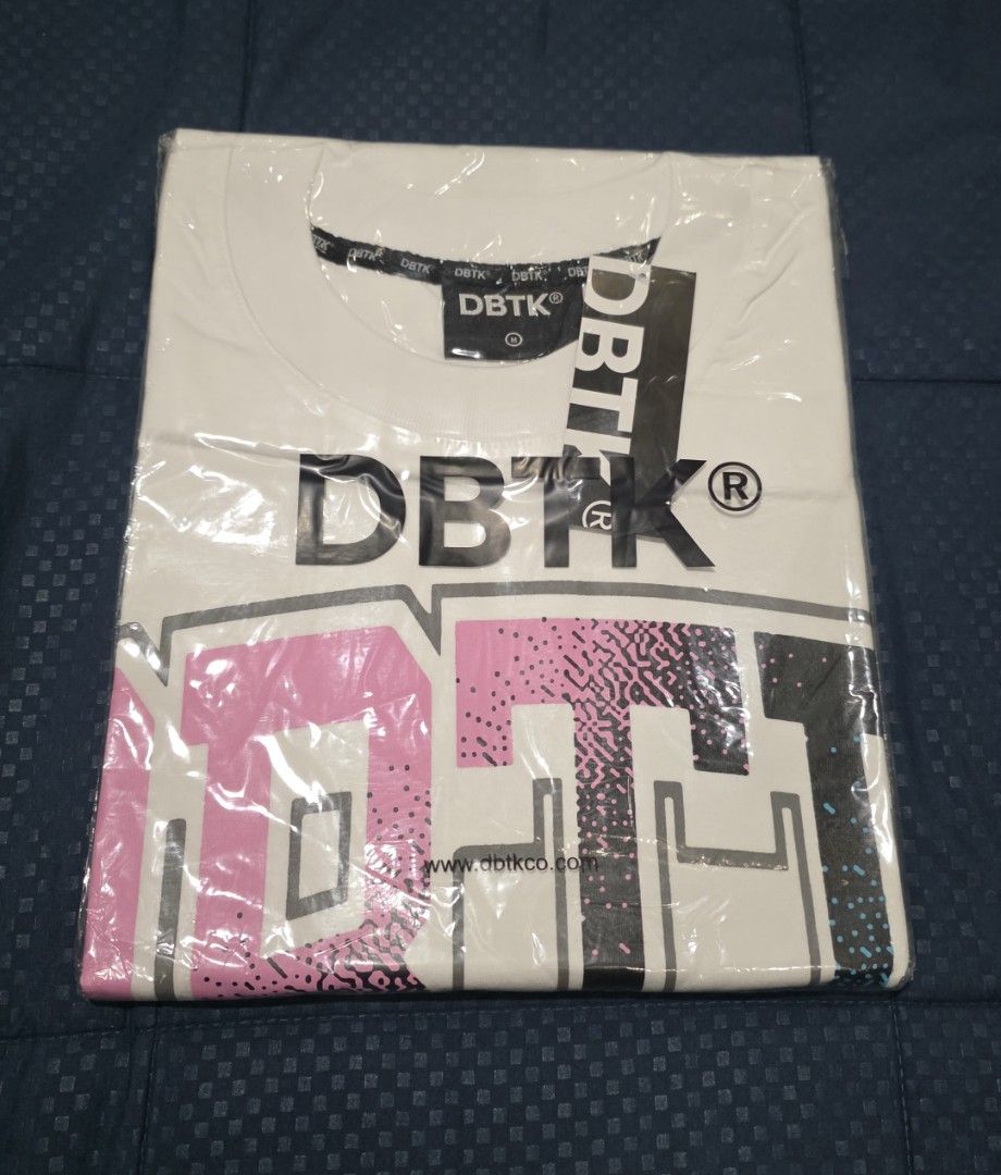 DBTK Medium os Box Fit (Category: Tshirts & Polo Shirts ) located in Santa Rosa. Submitted by wel3993 (Listing ID 1462479333, Image 1). Description: Brandnew W/sticker , Arc White med Boxfit 💸1000 MOD. LBC MOP. BDO, GCASH LOC. NUEVA ECIJA - White DBTK box fit tee - Features a graphic print with pink and blue accents - Brand new, still in original packaging - Ideal for everyday casual wear.