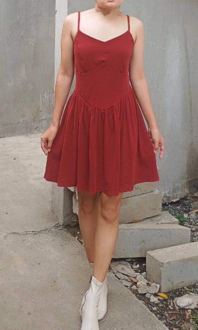 Deep red midi dress (Category: Dresses) located in Davao. Submitted by kannikasok1987 (Listing ID 1462668675, Image 2). Description: Bust 36 Waist 28 Mall quality.