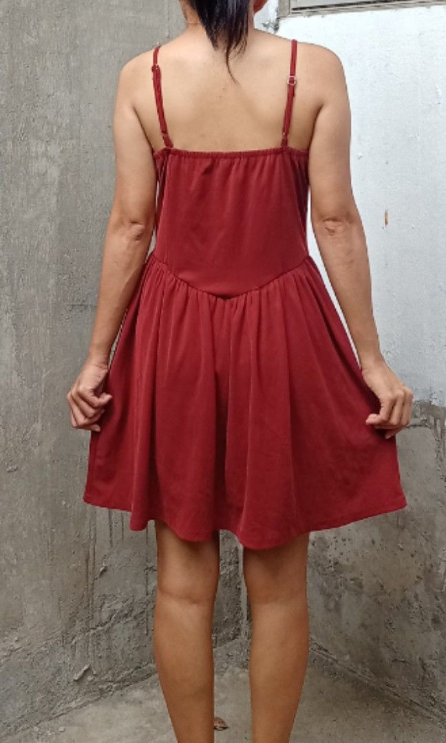Deep red midi dress (Category: Dresses) located in Davao. Submitted by kannikasok1987 (Listing ID 1462668675, Image 3). Description: Bust 36 Waist 28 Mall quality.