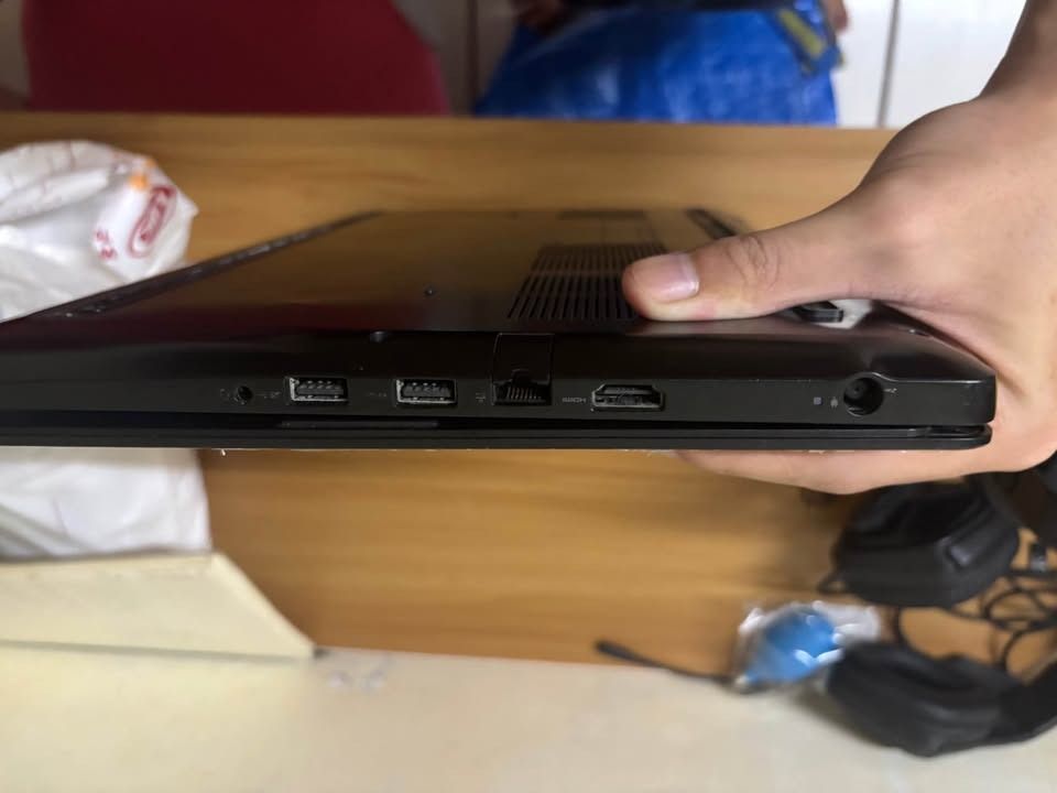 Dell G3 3579 (Category: Laptops & Notebooks) located in Manila. Submitted by emillejhoncarabeo (Listing ID 1462479245, Image 2). Description: Processor: Intel Core i5-8300H (4 cores, 8 threads, 2.3 GHz base up to 4.0 GHz boost) Graphics: NVIDIA GeForce GTX 1050 with 4GB GDDR5 VRAM, plus Intel UHD Graphics 630 Display: 15.6-inch Full HD (1920 x 1080) IPS anti-glare display Memory (RAM): 12GB DDR4 (2666 MHz), upgradeable up to 32GB Storage: 1TB HDD