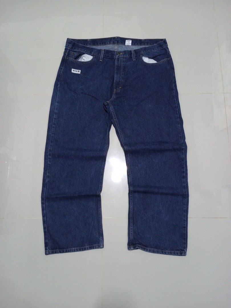 Denim blue relaxed fit pants 40x30 (Category: Jeans) located in Magdalena. Submitted by magdalenathrift20 (Listing ID 1462566265, Image 2). Description: - Denim blue relaxed fit pants - Size: 40x30 - Waistline: Fits 40-42 inches - Length: 41 inches - Material: 100% Cotton - Origin: Made in Mexico - Ideal for: Casual wear.