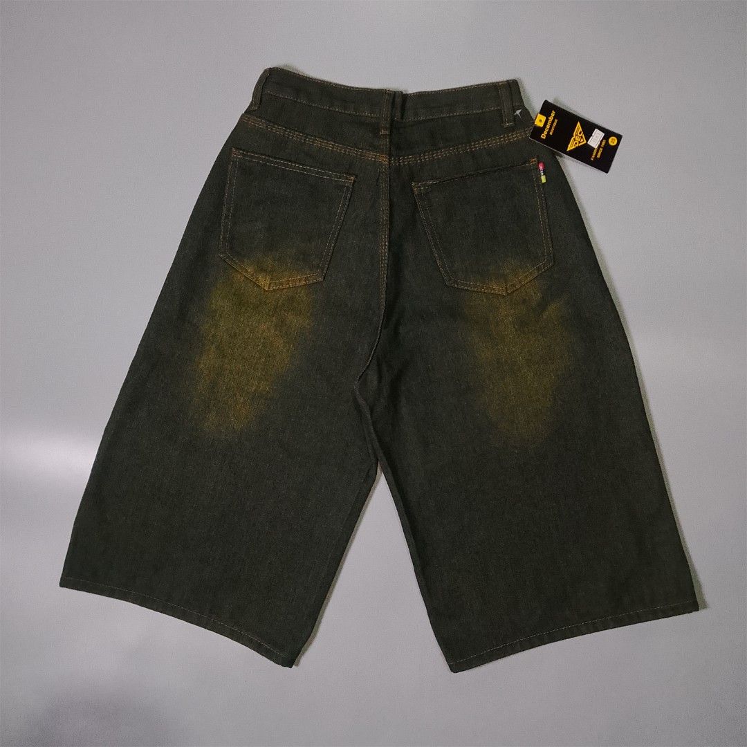 Denim Jorts (Category: Shorts) located in Taguig. Submitted by 8kthrifter (Listing ID 1462611159, Image 2). Description: Denim Jorts Waist: 25 on tag pasok sa 28 to 29(27 tape measure) Length: 25.5 Thigh: 13 Leg Opening: 11.5 Color Rate: 10/10 No issue Excellent to Asnew Condition.
