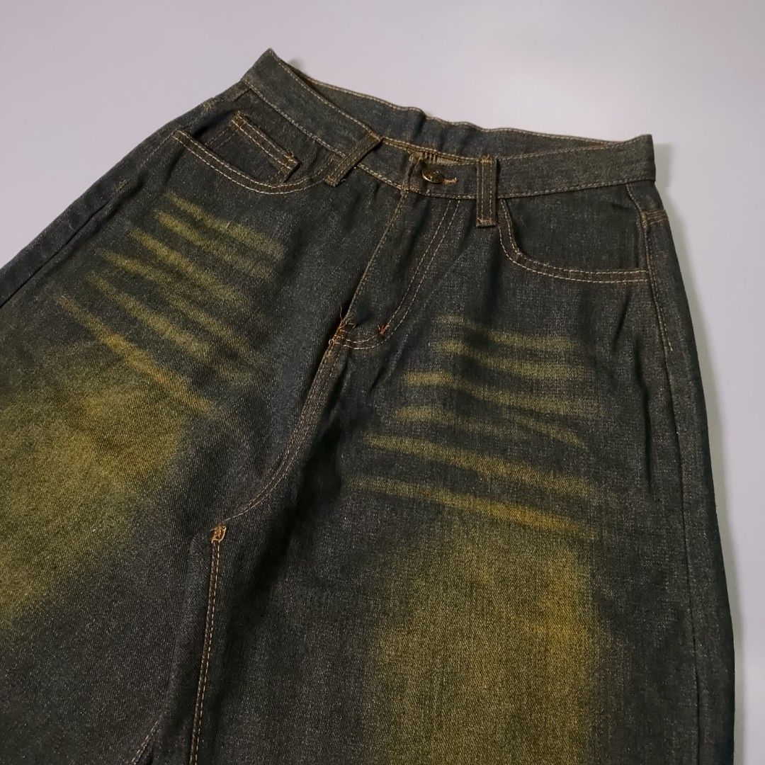 Denim Jorts (Category: Shorts) located in Taguig. Submitted by 8kthrifter (Listing ID 1462611159, Image 3). Description: Denim Jorts Waist: 25 on tag pasok sa 28 to 29(27 tape measure) Length: 25.5 Thigh: 13 Leg Opening: 11.5 Color Rate: 10/10 No issue Excellent to Asnew Condition.