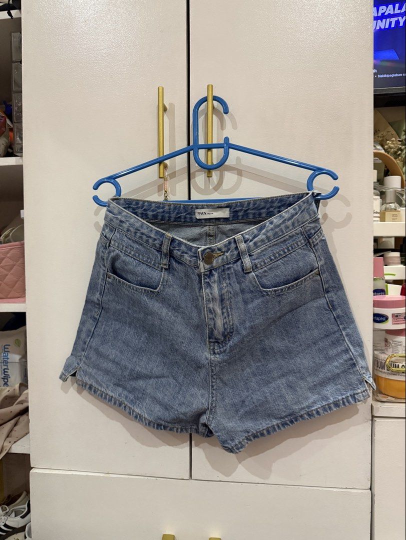 Denim Short (Category: Shorts) located in Imus. Submitted by mysticstar_f121de (Listing ID 1462455643, Image 1). Description: .