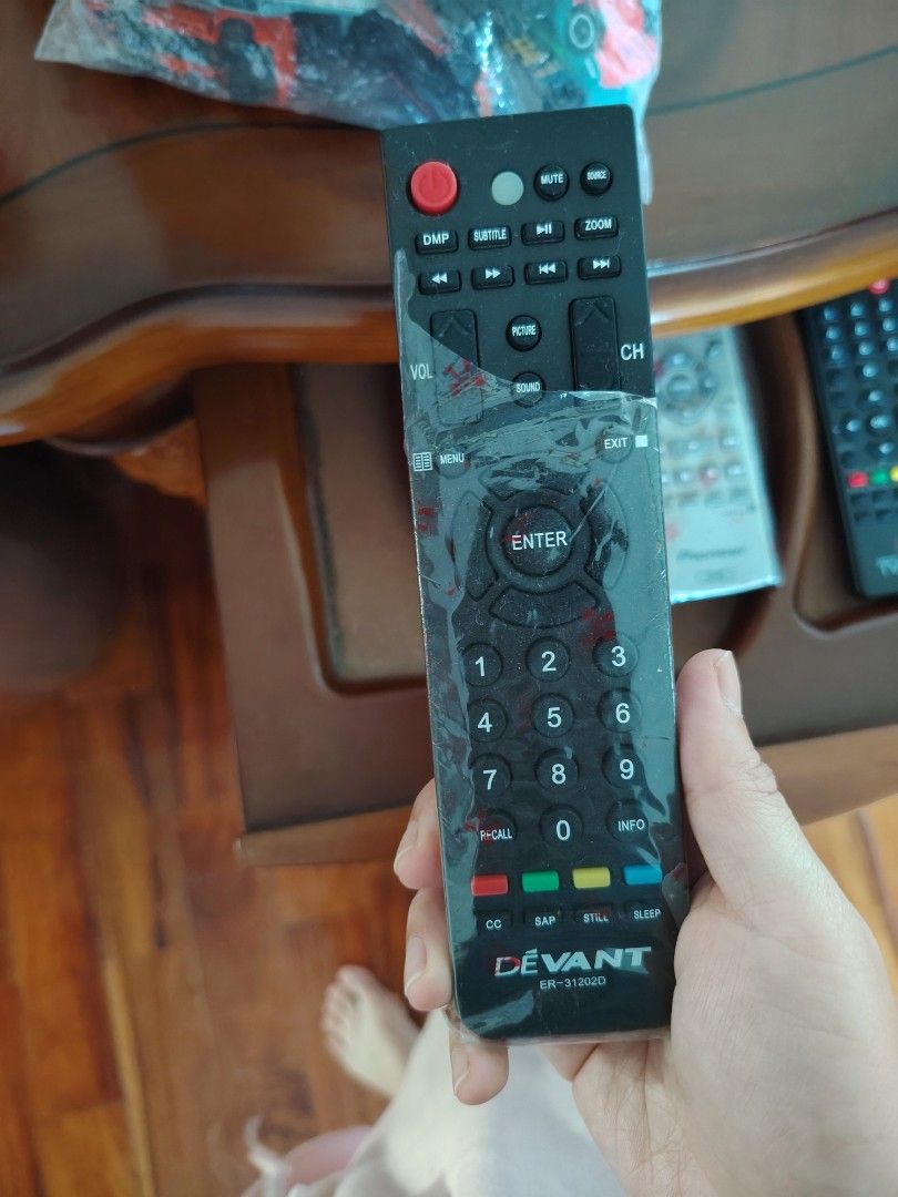 Devant Television ER-31202D with Remote (Category: TV) located in Quezon City. Submitted by tinkerbelltsum (Listing ID 1462565613, Image 2). Description: - Devant TV for sale - Includes original remote control (still in plastic) - Large, black screen -not smart tv - Stand included - Works well - Perfect for living room or bedroom Deliver c/o buyer.