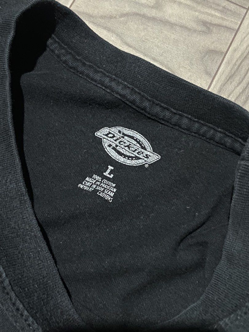 Dickies Black Pocket Tee (Category: Formal Shirts) located in San Pablo. Submitted by lazy.thrifttt (Listing ID 1462554909, Image 3). Description: Dickies Black Pocket Tee Size L on tag(can fit to XL) 10/10 Color Rate Paint Stain.