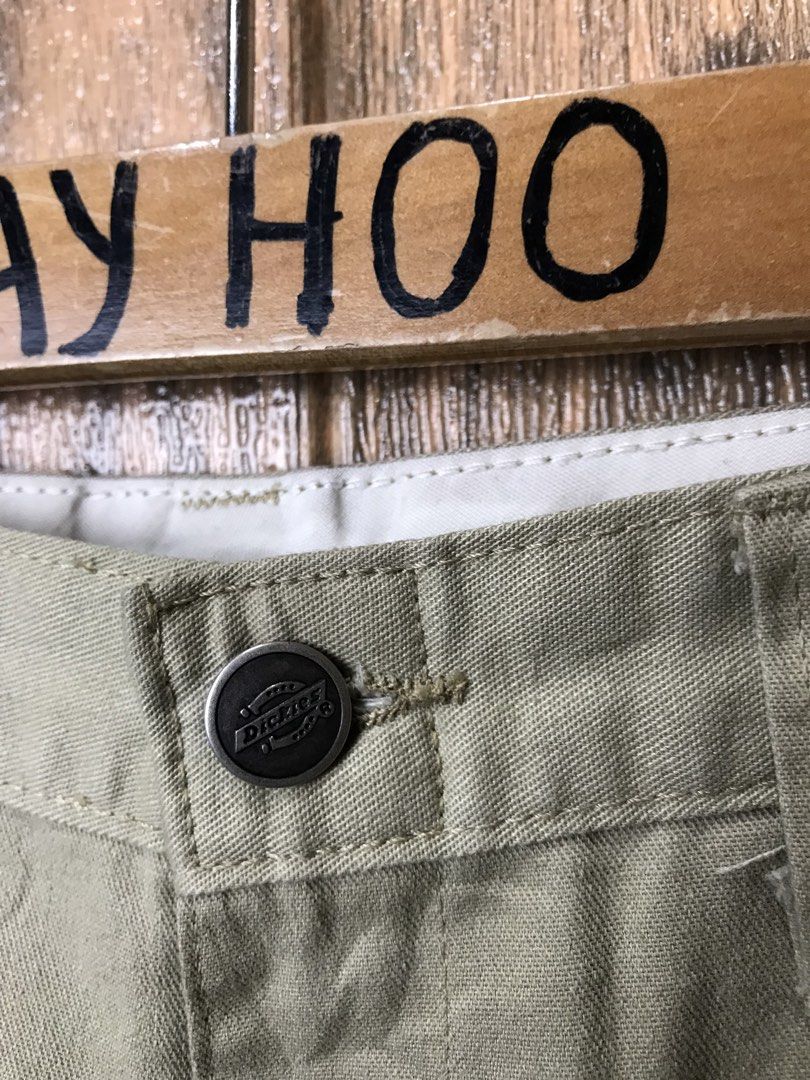 Dickies Cargo Shorts Khaki Size 30 (Category: Shorts) located in Aloguinsan. Submitted by jayhooukay (Listing ID 1462584675, Image 3). Description: - Brand: Dickies - Style: Cargo Shorts - Color: Khaki - Size: 30 waist - Material: 65% Polyester, 35% Cotton - Origin: Made in Guatemala - Features: Durable, multiple pockets - Care: Machine wash warm, tumble dry low - Ideal for: Everyday wear, work, outdoor activities.