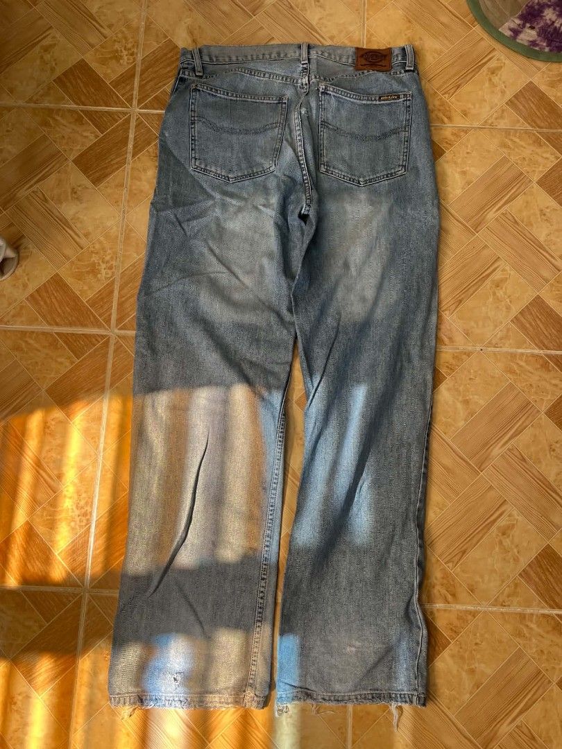 Dickies Jeans (Category: Jeans) located in Manila. Submitted by gianmartinez.1e1ac0 (Listing ID 1462637232, Image 2). Description: ₱500 + Sf Size: 32 Flaws at the back packet, may konting butas see 5th slide for the issue colorwise: 9.5.