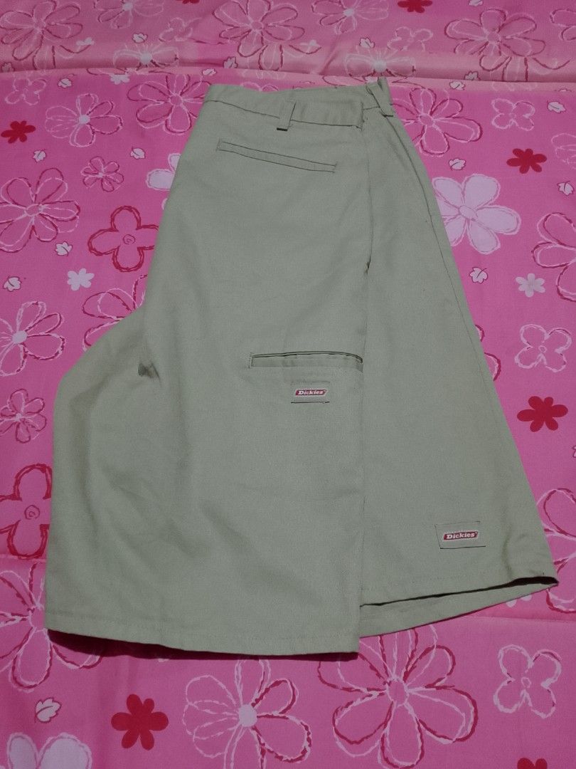 Dickies Khaki Work Shorts Size 34 (Category: Shorts) located in Iloilo. Submitted by janillthrifted (Listing ID 1462615275, Image 3). Description: - Brand: Dickies - Type: Khaki Work Shorts - Size: 34 Waist - Material: Cotton/Polyester Blend - Origin: Made in Honduras - Style: Classic Workwear - Ideal for: Everyday wear or work.