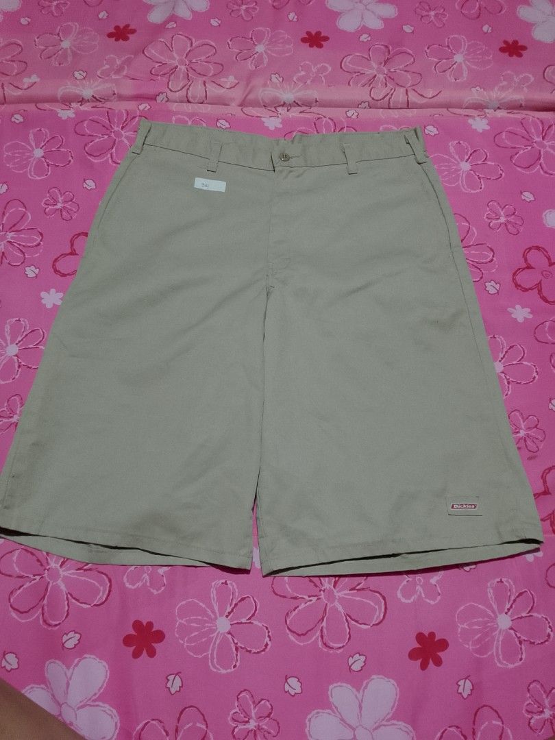 Dickies Khaki Work Shorts Size 34 (Category: Shorts) located in Iloilo. Submitted by janillthrifted (Listing ID 1462615275, Image 1). Description: - Brand: Dickies - Type: Khaki Work Shorts - Size: 34 Waist - Material: Cotton/Polyester Blend - Origin: Made in Honduras - Style: Classic Workwear - Ideal for: Everyday wear or work.