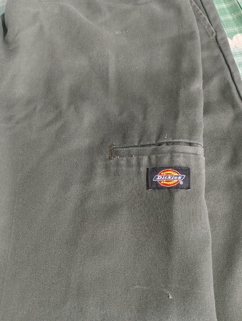 Dickies Loose Fit army green (Category: Jeans) located in Manila. Submitted by adrianaban04817 (Listing ID 1462543118, Image 3). Description: Dickies loosefit size 38 on tag length 25.2 leg hole 13.4 good condi 10/10 Minimal scratches see last pic.