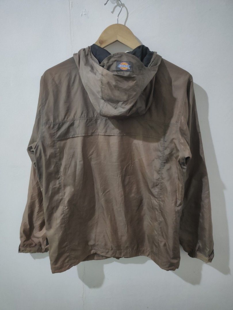 Dickies Windbreaker (Category: Coats, Jackets and Outerwear) located in Ozamiz City. Submitted by ukaygrails (Listing ID 1462668828, Image 2). Description: Excellent condition Ganyan yung kukay nya brown na pa fade fade Small on tag pero ang dimes pasok sa medium Dimes 21.5/27.
