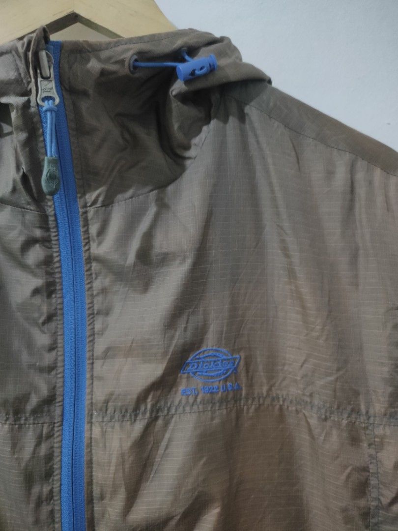 Dickies Windbreaker (Category: Coats, Jackets and Outerwear) located in Ozamiz City. Submitted by ukaygrails (Listing ID 1462668828, Image 3). Description: Excellent condition Ganyan yung kukay nya brown na pa fade fade Small on tag pero ang dimes pasok sa medium Dimes 21.5/27.