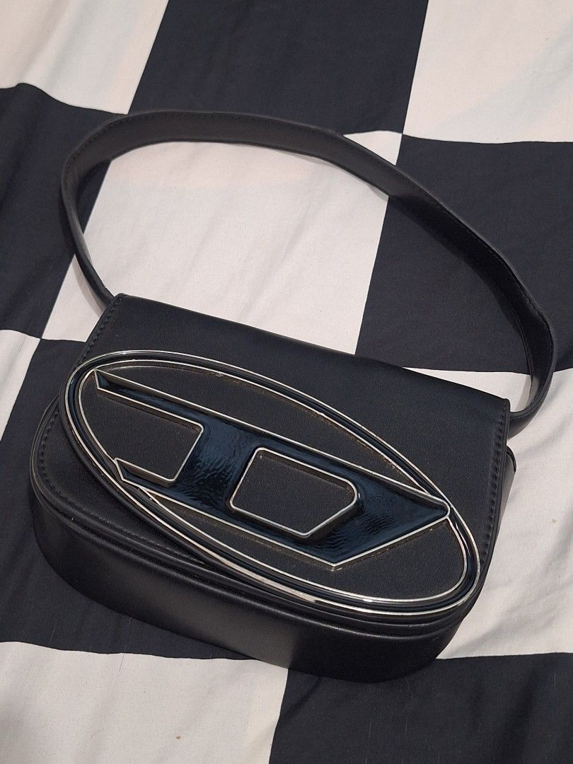 DIESEL 1DR-Iconic shoulder bag (Category: Luxury Bags & Wallets) located in Puerto Princesa. Submitted by jercksthriftph (Listing ID 1462447445, Image 3). Description: DIESEL 1DR-Iconic shoulder bag.