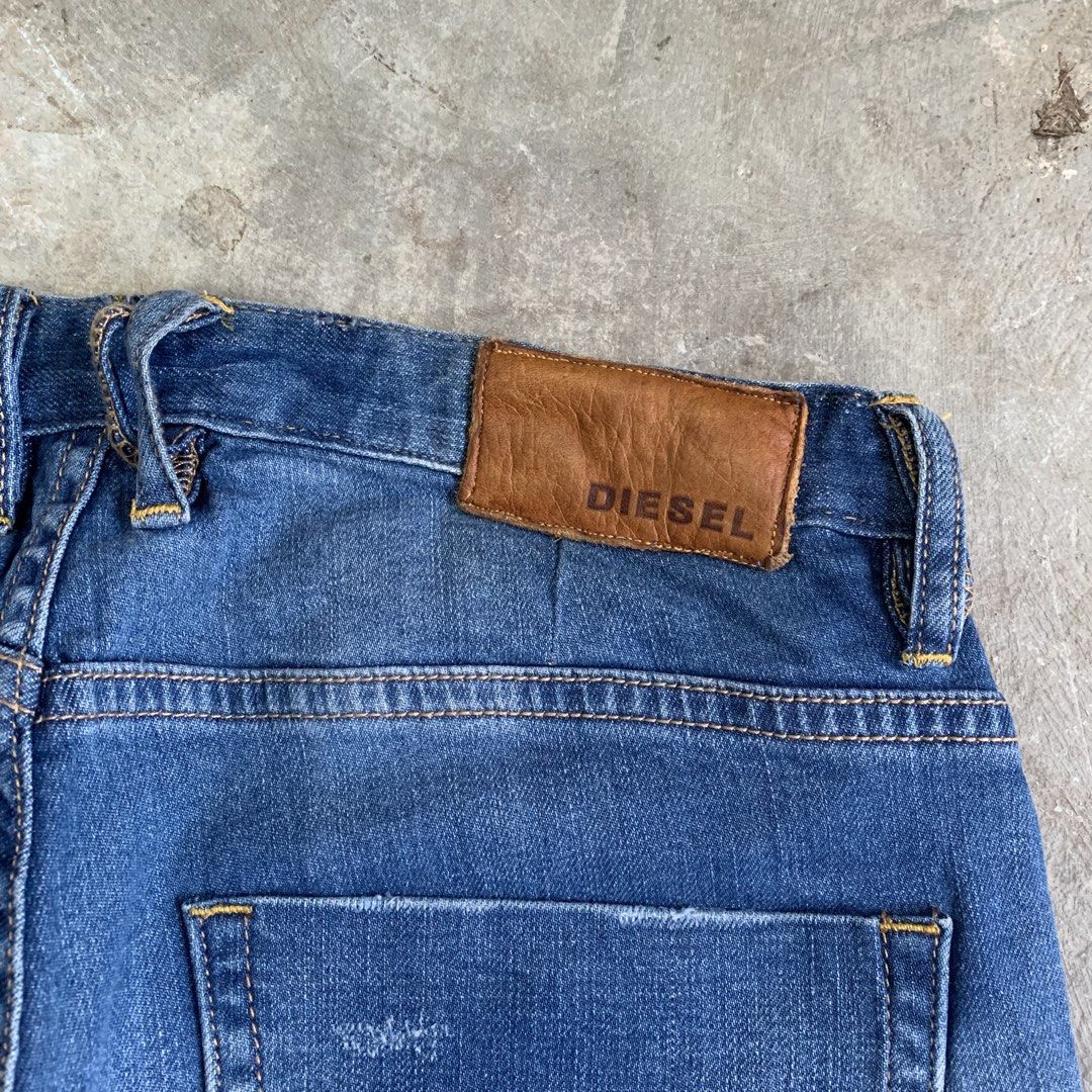 Diesel Blue Wash Denim Jeans (Category: Luxury Apparel) located in Manila. Submitted by emplysthrift. (Listing ID 1462617678, Image 3). Description: Diesel Blue Wash Denim Jeans Actual dimes on tapemeasure Waist " 30Length "40 Excellent Condition Colorrate: 9.5/10 Flaws: none Unli vouch/vc for safe transactions 📲 Location: Laspinas City, Metro Manila, Brngy Talon Uno. 📍 DM IF INTERESTED📥 - Classic blue wash denim jeans from Diesel - Straight l