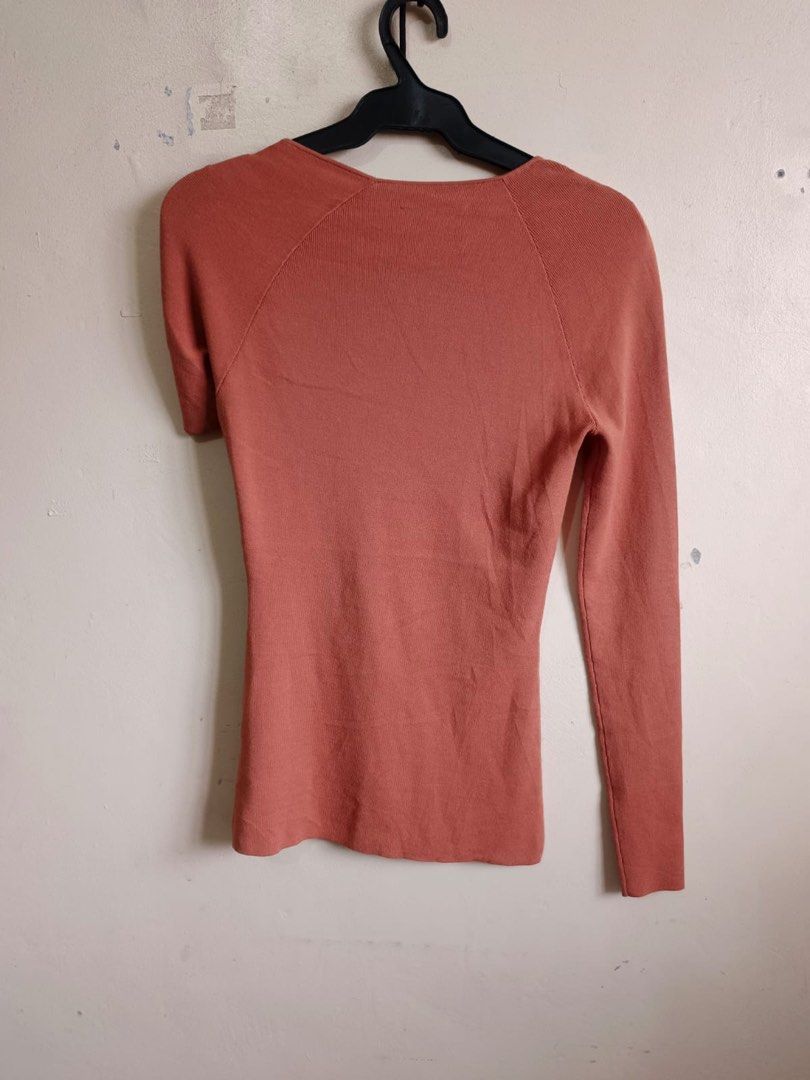 DION LEE (Category: Longsleeves) located in Dasmarinas. Submitted by jessputrages (Listing ID 1462600485, Image 2). Description: For sale Dion Lee Excellent condition No issue 1k plus shipping fee Pm for more details.