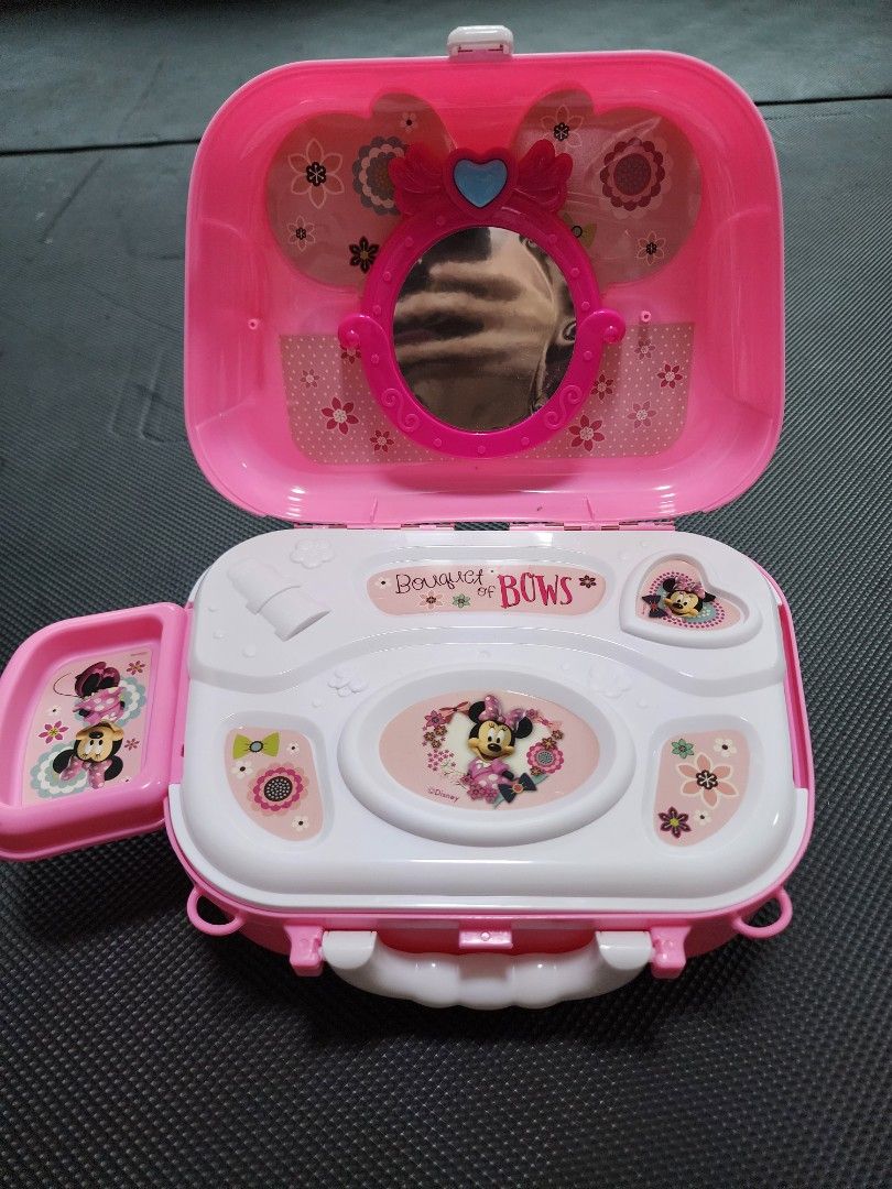 Disney Minnie Mouse Pink Toy Makeup Vanity Case (Category: Infant Playtime) located in Manila. Submitted by iiivvvyyy02127 (Listing ID 1462470045, Image 2). Description: .