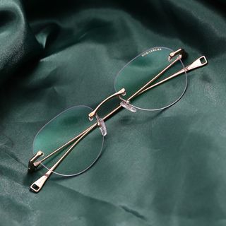 （分類：）位於 。 由 hongkongoptical 提交（商品編號 1462561356，圖片 1）。簡介： 。