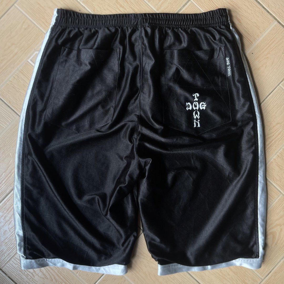 DOGTOWN FLAMES SHINY SHORTS (Category: Shorts) located in Iriga City. Submitted by nostalgic.ragstoriches (Listing ID 1462471665, Image 2). Description: NO ISSUE OPEN WAISTLINE WITH POCKETS.
