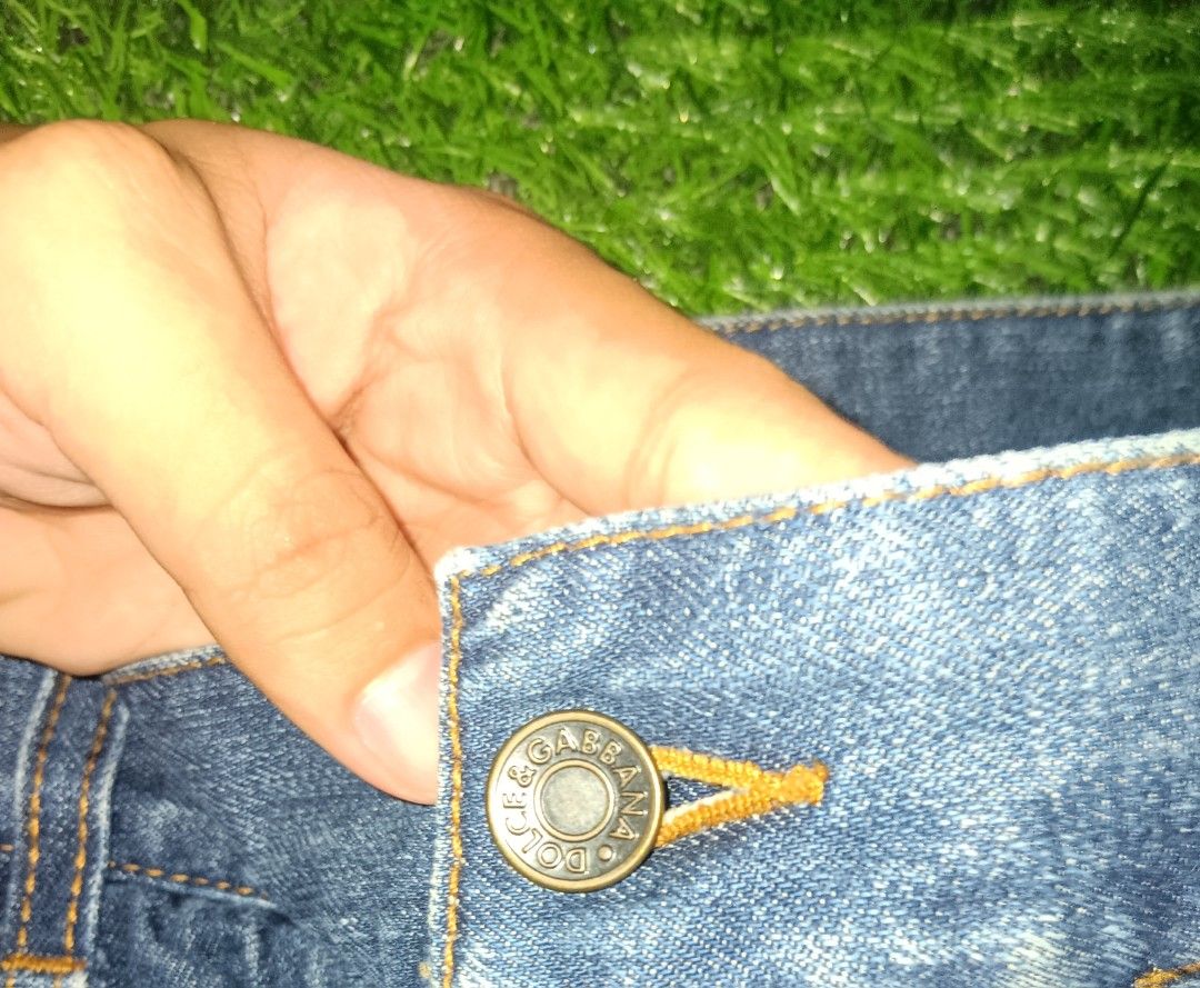 DOLCE GABANNA AUTHENTIC JEANS (Category: Jeans) located in Odiongan. Submitted by swiftbird.f09c2a (Listing ID 1462636088, Image 3). Description: D&G JEANS AUTHENTIC WAIST 34-35 LENGTH 40 LEG OPENING 8 MADE IN ITALY 1999+SF ISSUE NEED WASH AT HINDI NAGLOLOCK ZIPPER PERO AUTHENTIC NAMN TOHH NASA 40-45K ORIGINAL PRICE NITO DM LANG SA INTERESTED OPEN FOR VC AND CHECKING.