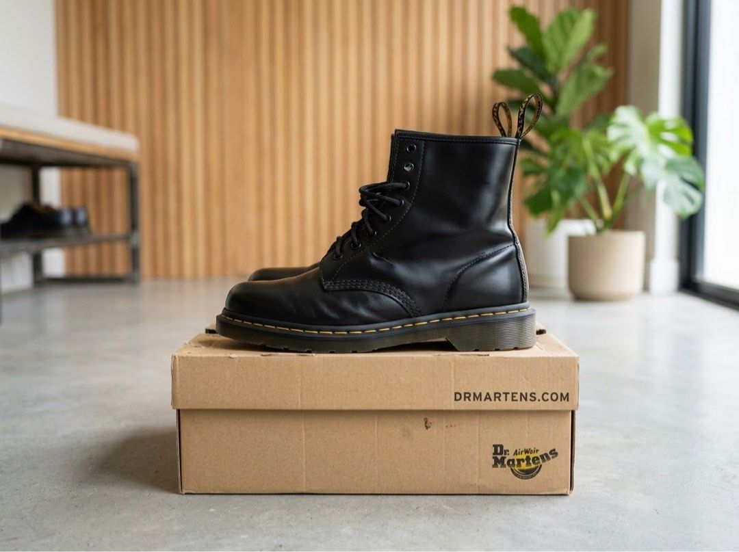 Dr. Martens 1460 Smooth Leather Boots (Category: Boots) located in General Santos City (Dadiangas). Submitted by lucius_artorius_castus (Listing ID 1462449845, Image 1). Description: UK 7 (EU 41 / US Men's 8 / US Women's 9) Original box included RFS: Decluttering/Not my style anymore.