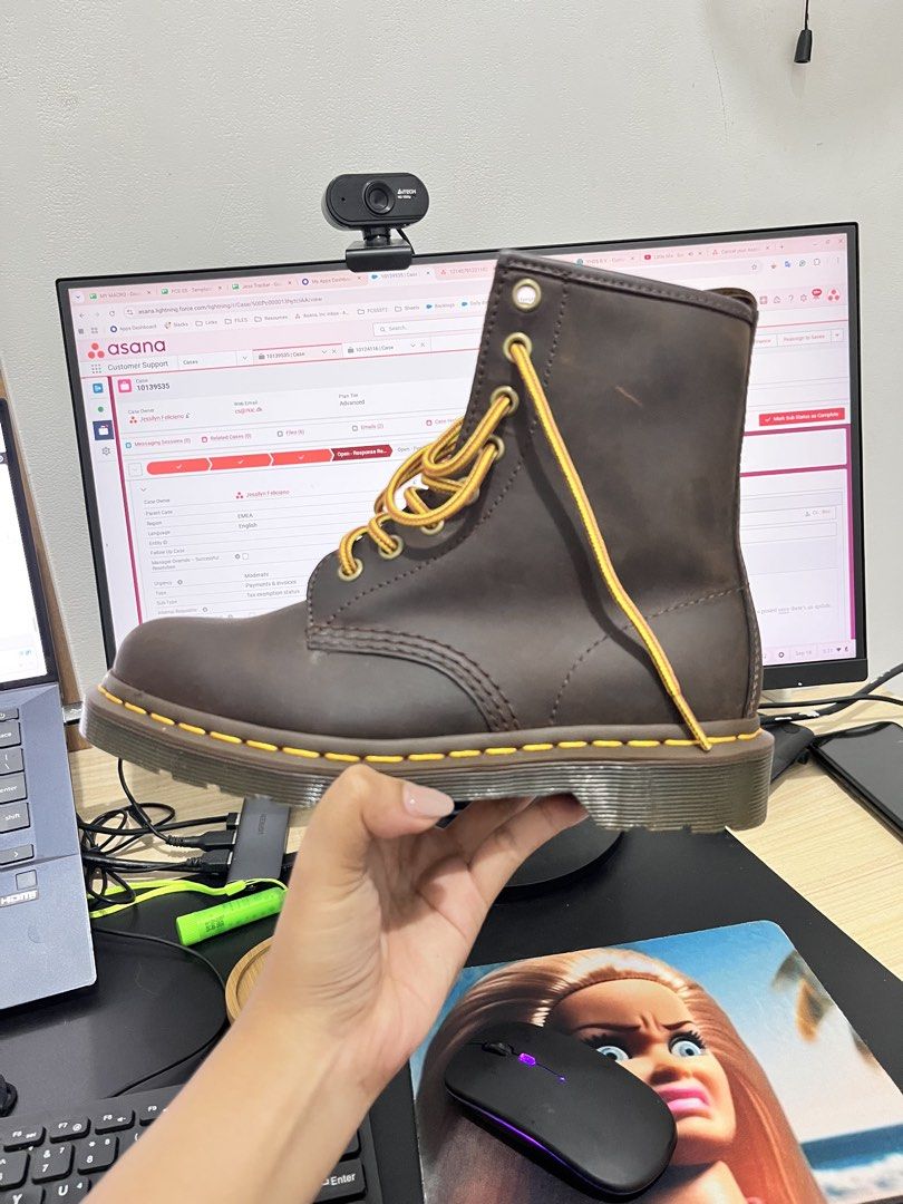 Dr Martens Orig Boots (Category: Boots) located in San Mateo. Submitted by jessilyn910 (Listing ID 1462555969, Image 2). Description: Decluttering Negotiable In very very good condition Size in picture.