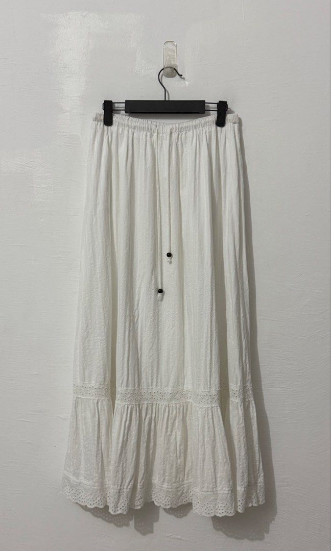 Drawstring ruffled long skirt (Category: Skirts) located in Cordova. Submitted by thedecluterrer (Listing ID 1462449597, Image 1). Description: Waist 24-36 Length 35.
