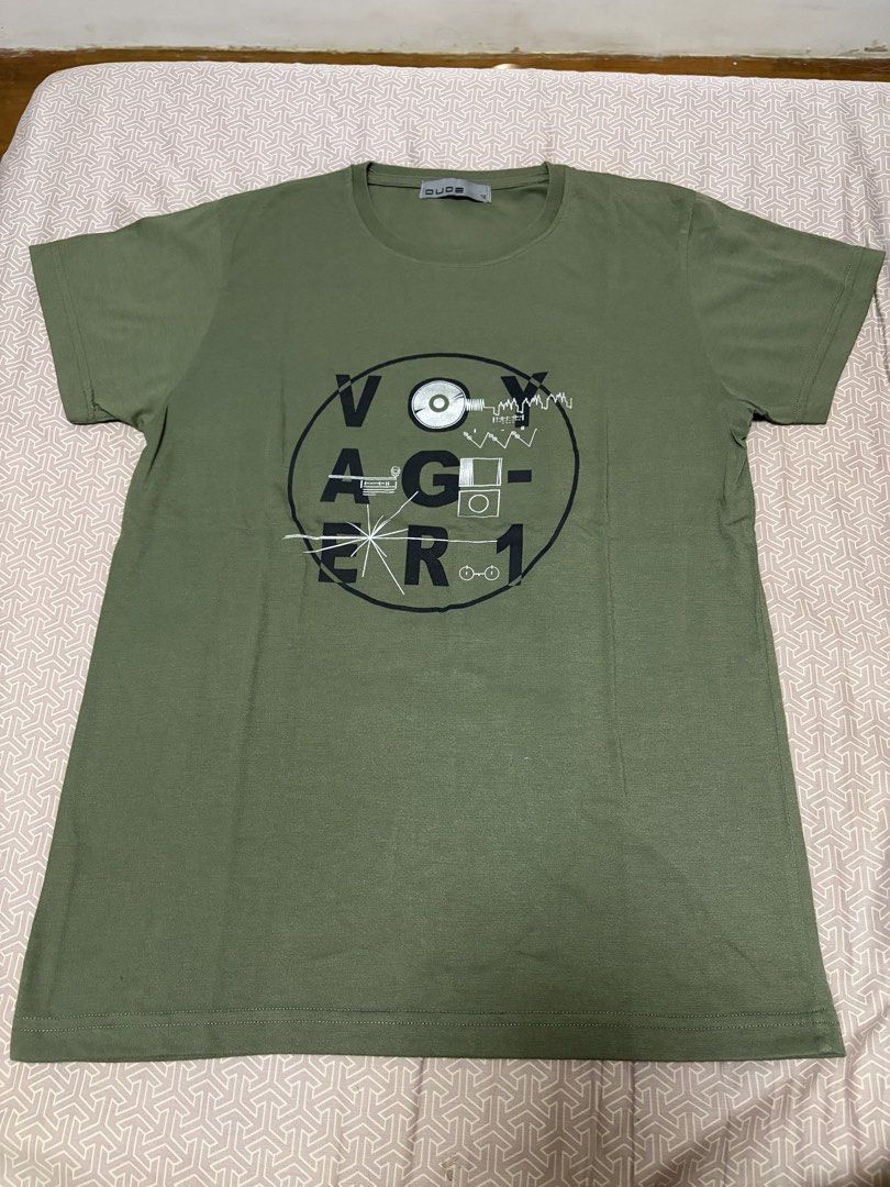 DUDE Voyager 1 T-shirt (Category: Tshirts & Polo Shirts ) located in Manila. Submitted by shopmeph (Listing ID 1462649413, Image 1). Description: - Green DUDE t-shirt - Features a graphic print of Voyager 1 - Classic crew neck and short sleeves - Made from comfortable cotton material - Ideal for space enthusiasts and fans of the Voyager mission.