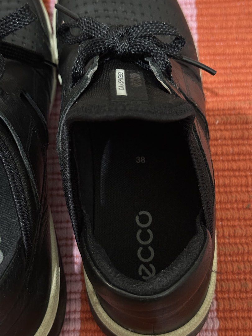 Ecco Black Leather Sneakers Size 8 (Category: Sneakers) located in Antipolo. Submitted by wxyz9876 (Listing ID 1462519898, Image 3). Description: - Black Ecco sneakers - Size 8 - Danish design - Perforated details on front and sides - White soles with signs of wear - Black laces - Price is negotiable.